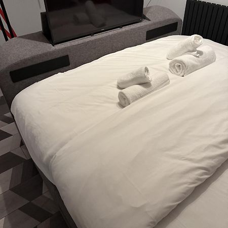 Beautiful 5 Bedroom Home Sleeps 12 People In Manchester Dış mekan fotoğraf