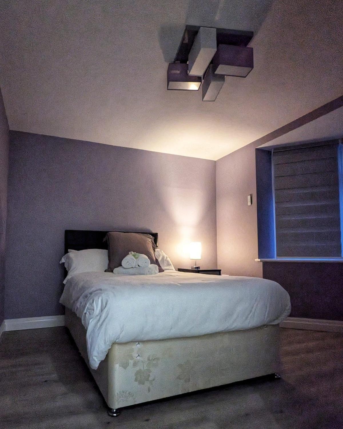 Beautiful 5 Bedroom Home Sleeps 12 People In Manchester Dış mekan fotoğraf