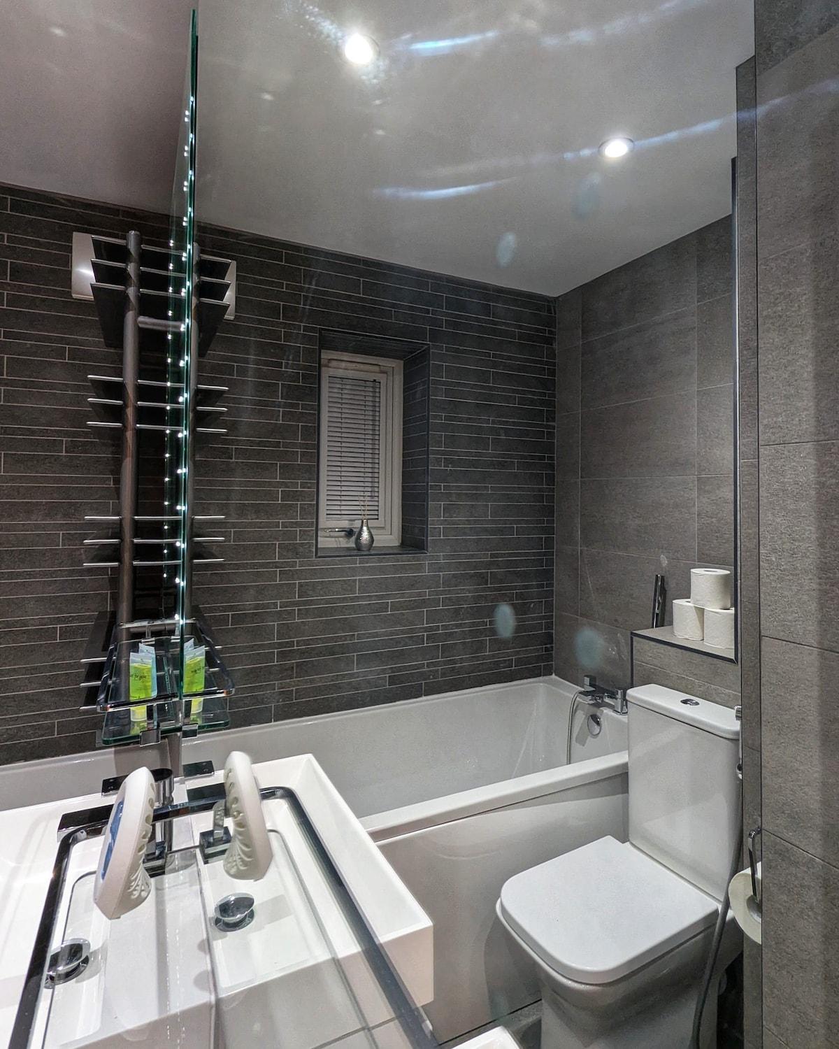 Beautiful 5 Bedroom Home Sleeps 12 People In Manchester Dış mekan fotoğraf